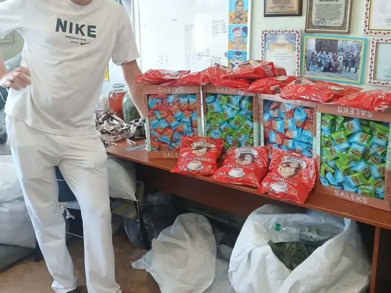 Кременчуцькі волонтери виготовляють маскувальну сітку площею 150 квадратних метрів